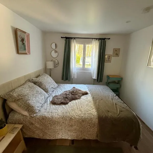 Chambre pour 2 personnes, forêt, piscine, Hotel in Arbonne-la-Foret