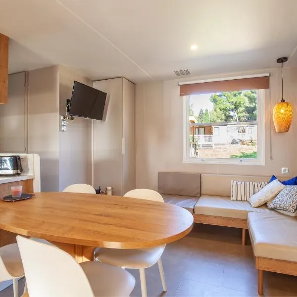 Camping Lou Soulei 218, отель в городе Карри-ле-Руэ