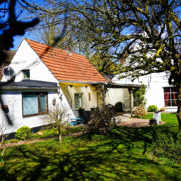 Gemütliches Haus mit großem traumhaften Garten, Bremen