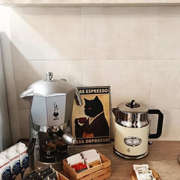 Coffee&Tea House Casetta Tipica a 5min dal centro storico, Hotel in LʼAquila