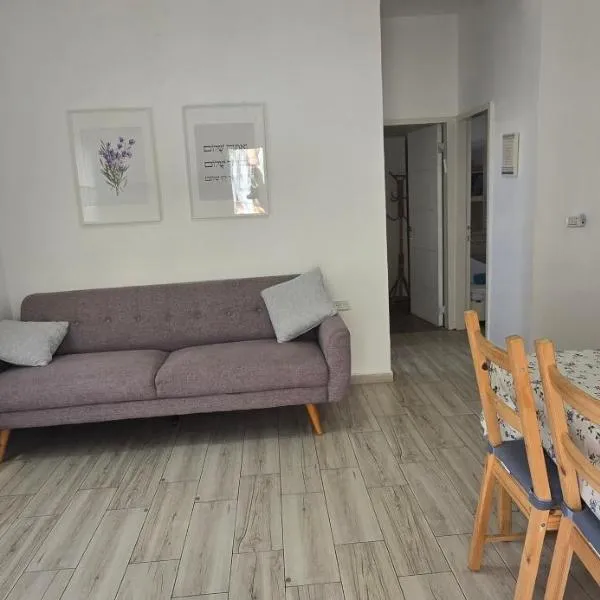 בית בכפר, hôtel à Kefar Pines