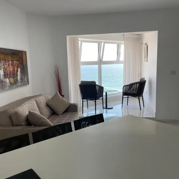 סוויטת אהבה מתוקה על הים-Sweet Love Suite on the sea, hotel in Bat Yam