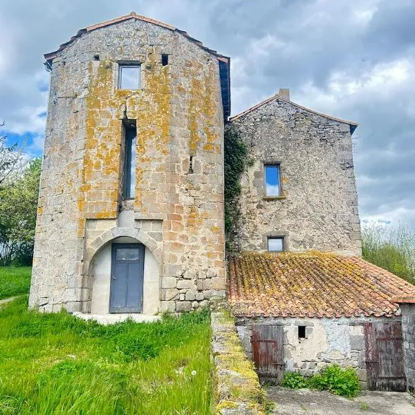 Château de Chausserais, hôtel à Chiché