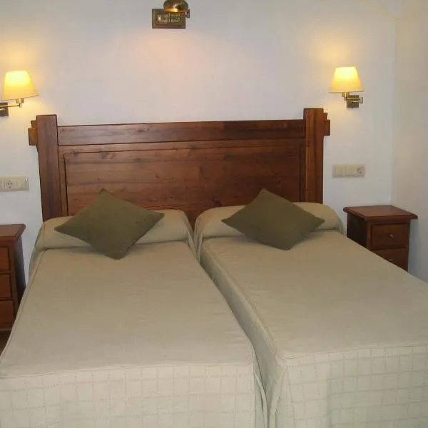 Villa Russell Hotel&Apartments, מלון בטורלה