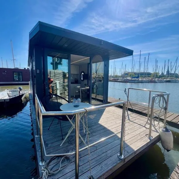 Comfi Winter houseboat Eclipse Monnickendam, ξενοδοχείο σε Monnickendam