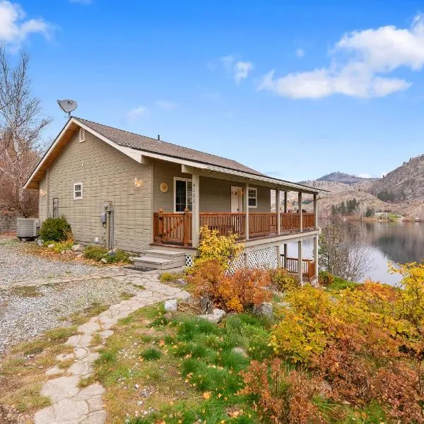 Wapato Lake Waterfront Retreat, hotel v destinaci Manson