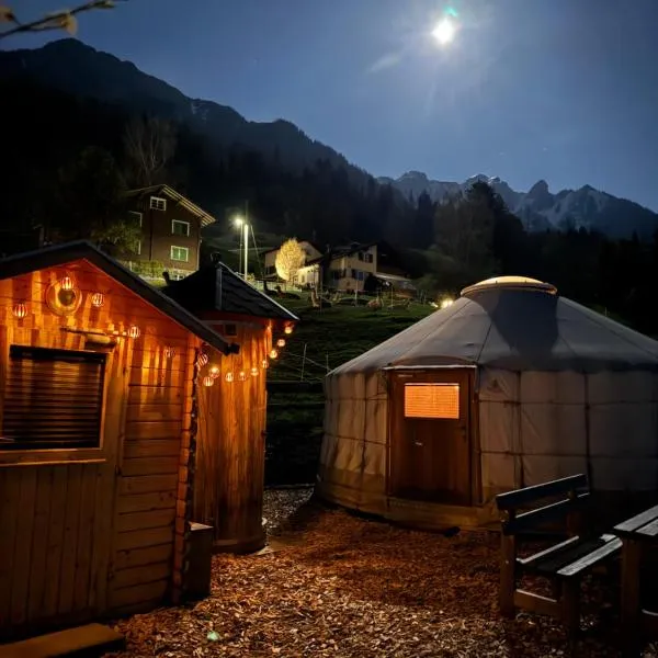 Jurte beim Lama- & Alpakahof Triesenberg, hotel in Triesenberg