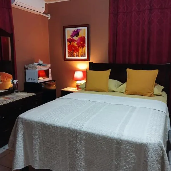Ultimate Freedom Bed and Breakfast, hotel v destinaci Santa Cruz