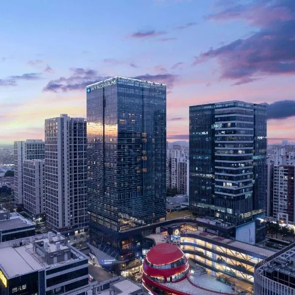 Wyndham Hotel Guangzhou Huangbian Metro Branch - Free shuttle bus to Canton Fair, hotel in Guangzhou