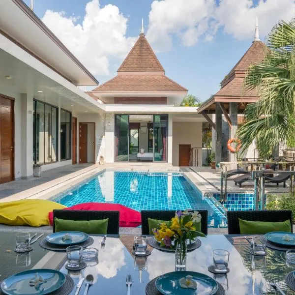 Narintara Private Pool Villas - Free Tuk-Tuk Service to the Beach!, hotel v destinaci pláž