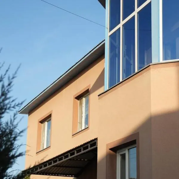 Hostelhome, hotel v destinaci Türkistan