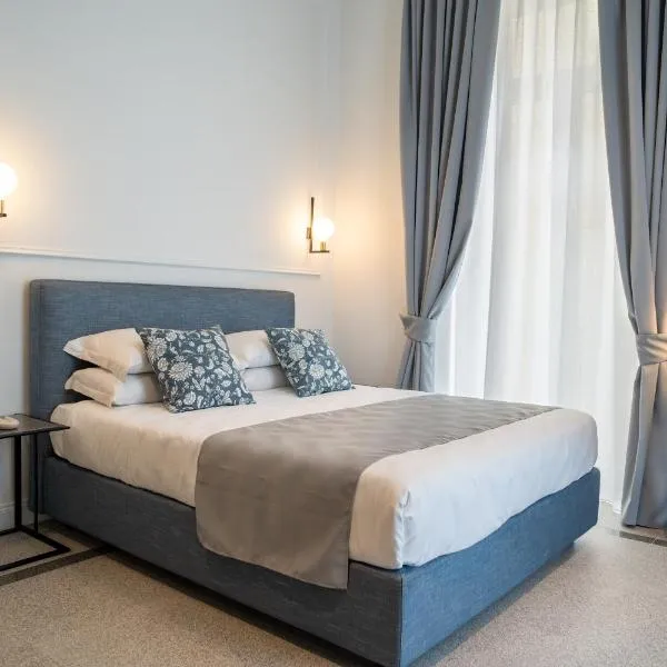 Monteroduni 22 - Chiaia Design Rooms – hotel w mieście Neapol
