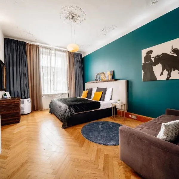 Heritage Haven Charming 3BR City Center, hotel sa Prague
