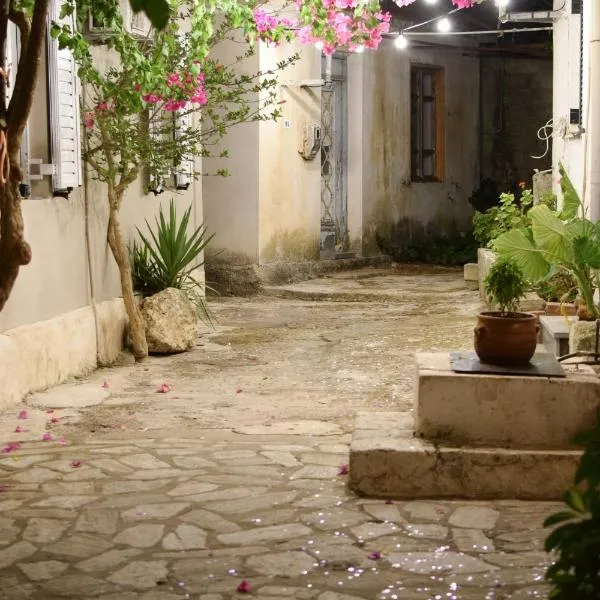 Daniela Village House, hotel v destinaci Kerion