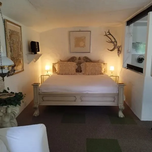 FORFATTERHUSET pris for 2 personer inkl morgenkomplet og adgang til 6 svømmehaller, hotell sihtkohas Nørre Nebel