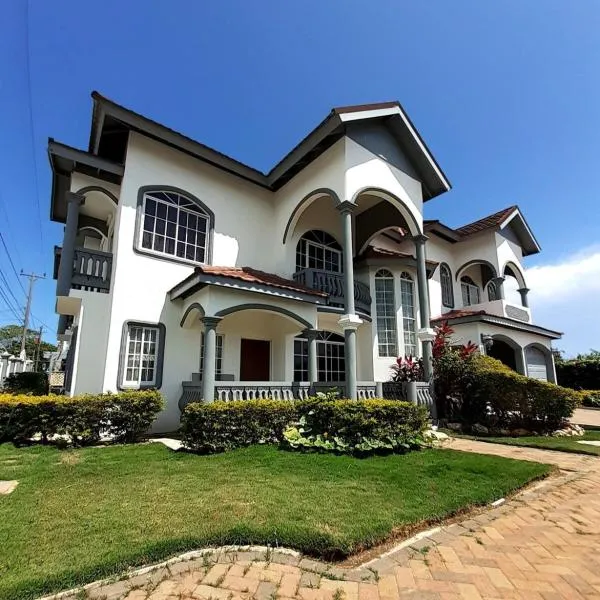 Sukasa Ville, hotel sa Montego Bay