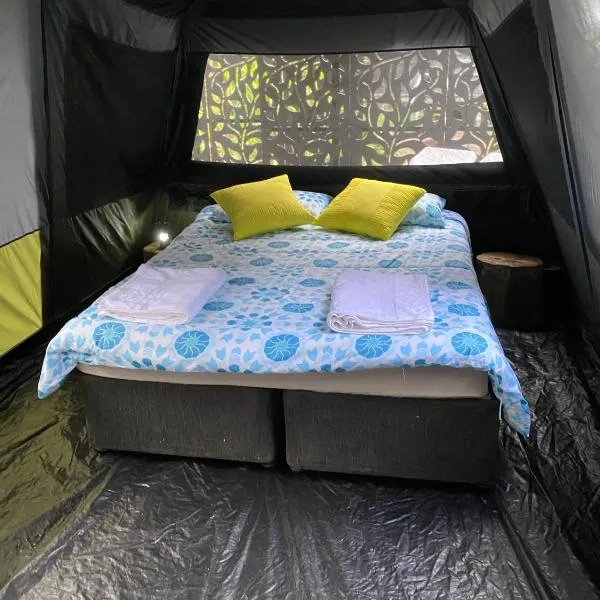 Trees Rd Glamping, hotel en Tallebudgera