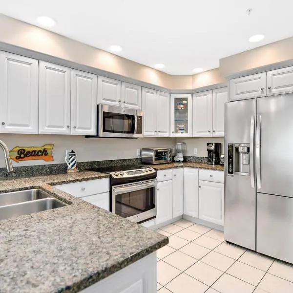 Spacious 3-Bedroom, 3-Bathroom Condo in Ocean City with Beach and Bay Views, hotel a Ocean City