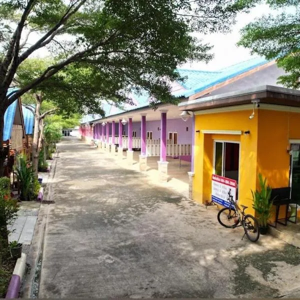 กินรี รีสอร์ท、Ban Wat Paのホテル