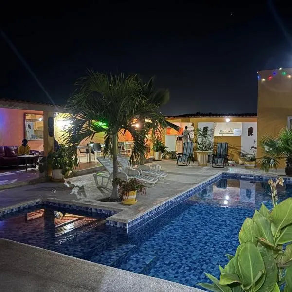 Hôtel Colibri Lac Rose, ξενοδοχείο σε Niaga