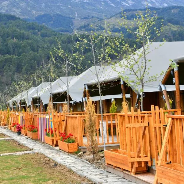 Glamping Albania Rafting Permet, ξενοδοχείο στην Πρεμετή
