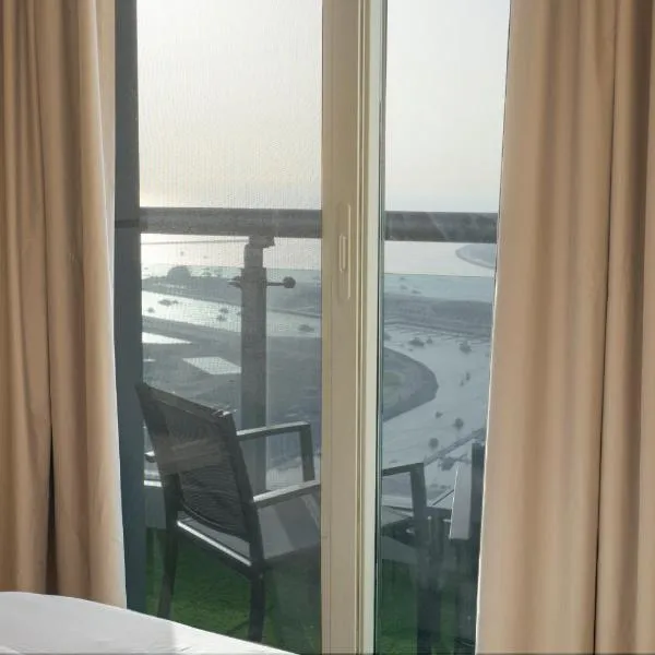 49 - Dubai Marina Sea View - High Floor Apartment - Princess Tower, hôtel à Dubaï