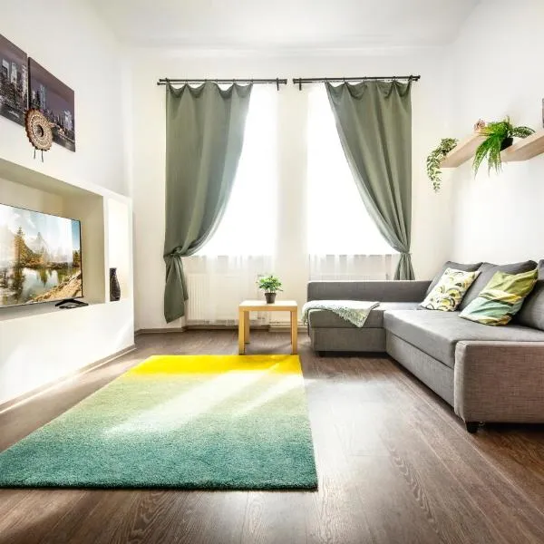 Simor Apartments 59 spacious home central location, hotel en Esztergom