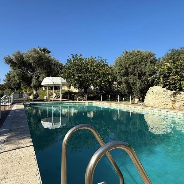 Isola Charm B&B - Pool & Nature Stay, hotel v destinaci Siracusa