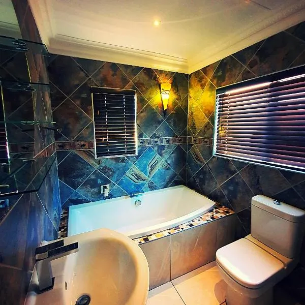 Caesars Place Guest House, hotel in Kathu