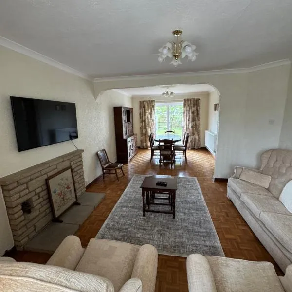 Oxford 3 Bedroom Detached House, with Large Garden and Private Parking, hotel in Kidlington