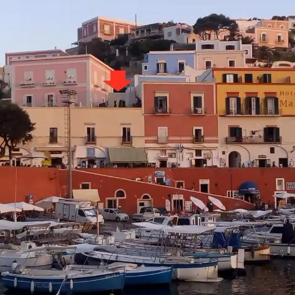 Appartamento nel porto da Silveria, hotel a Ponza