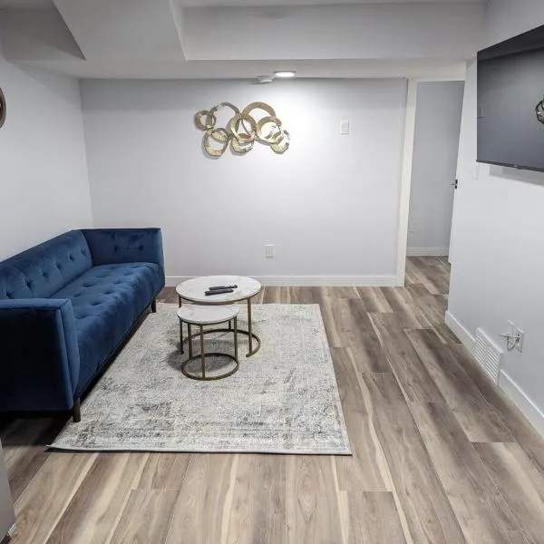 Chic 2BR Suite with Kitchen, Laundry, Near Elk Island & West Edmonton Mall, hotel v destinaci Edmonton