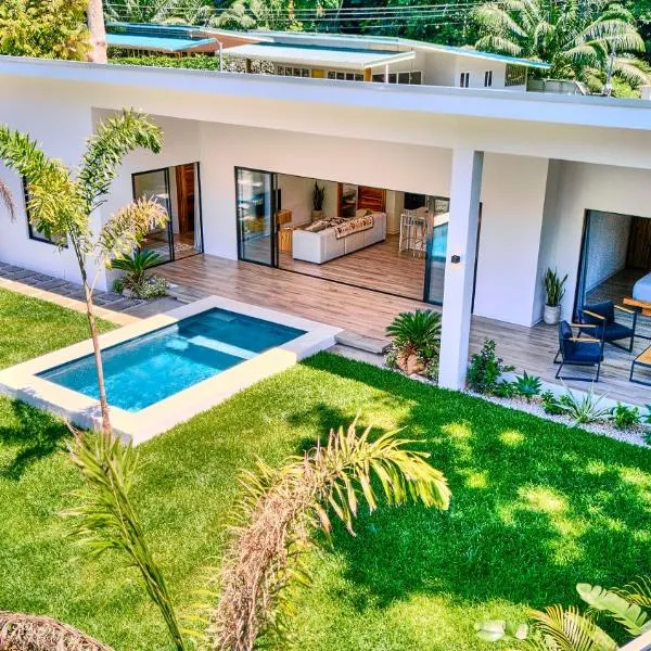 Wonderful Villa with a Pool near the Beach, hotel en Puerto Viejo