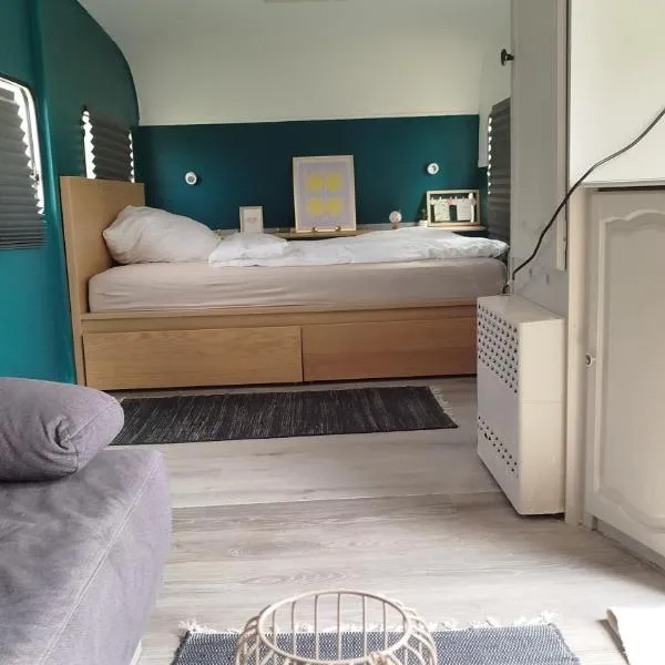 Wohnwagen auf Tierschutz Landhof inmitten der Natur, hotel in Selmsdorf