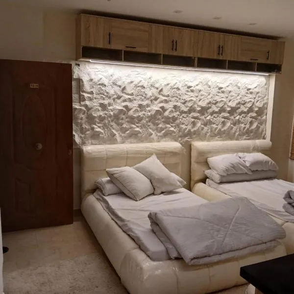 الجناح الملكي بالعالمين شامله الأكوا بارك مجانا, hotel in El Alamein