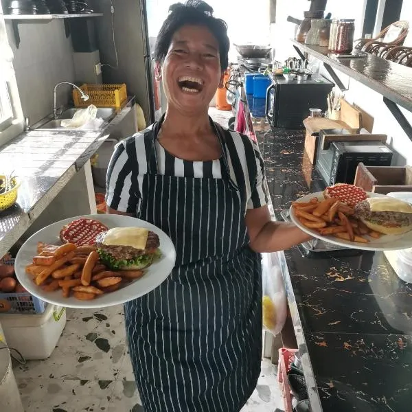 Bar Ang Guesthouse, hotel v destinaci Battambang