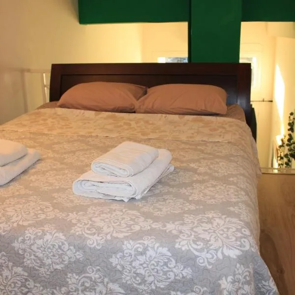 Cozy Mezonette near City Center Athens near Metro, hotel v Aténách