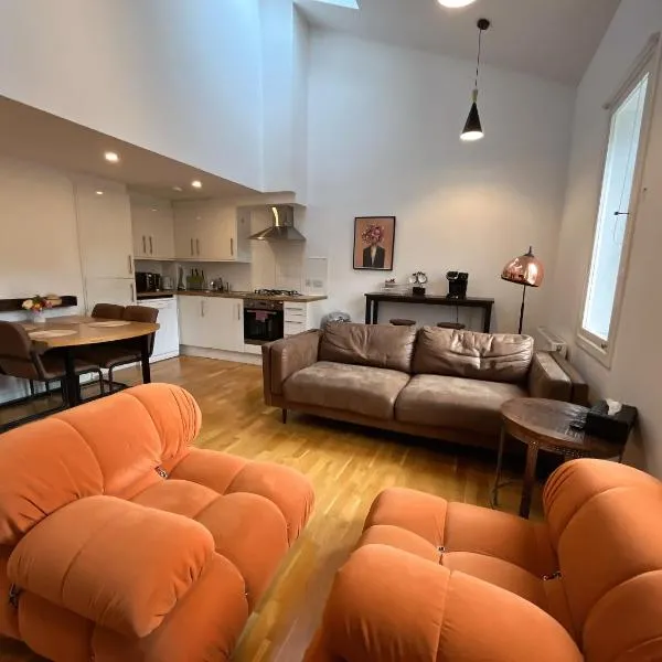 2 Bed 2 bath with Private Parking, hotel i Edinburgh