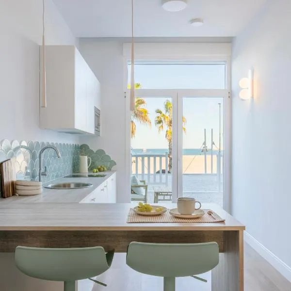 Designer apartment facing the sea, hotel in Valencia