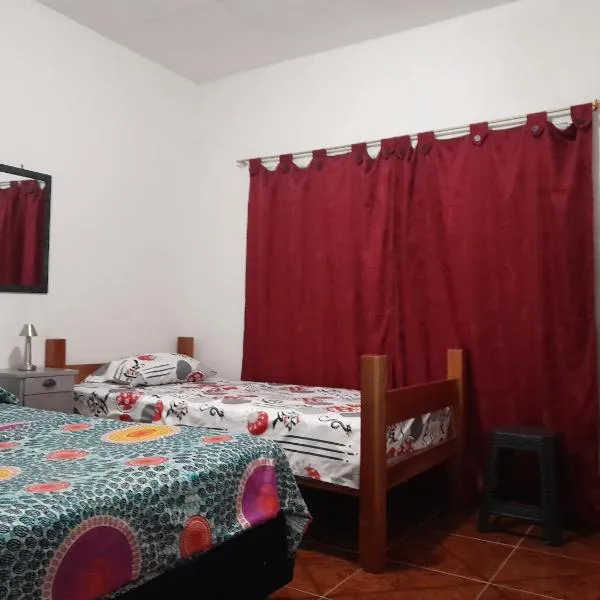 Casa Rio y Montaña, hotel in Honda