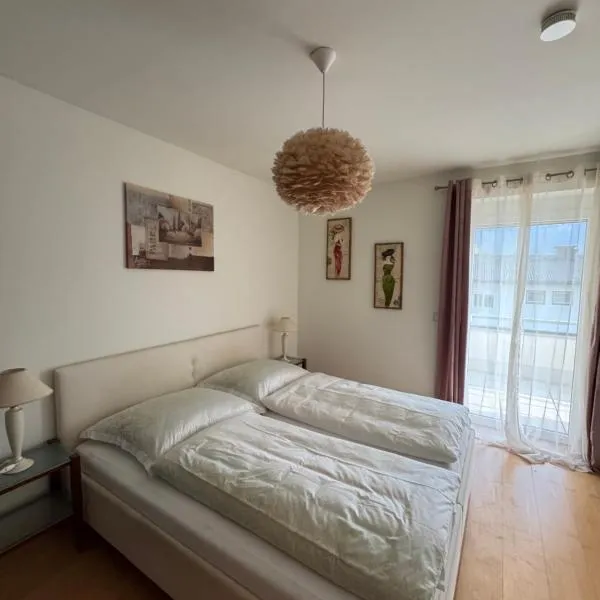 Seewohnung mit Terrasse, hotel in Villach