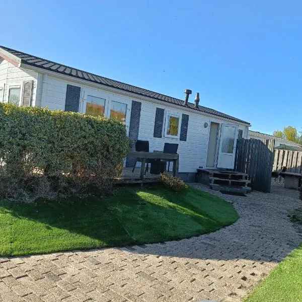 Sunny Chalet near Amsterdam at Camping Venhop, hotel in Berkhout