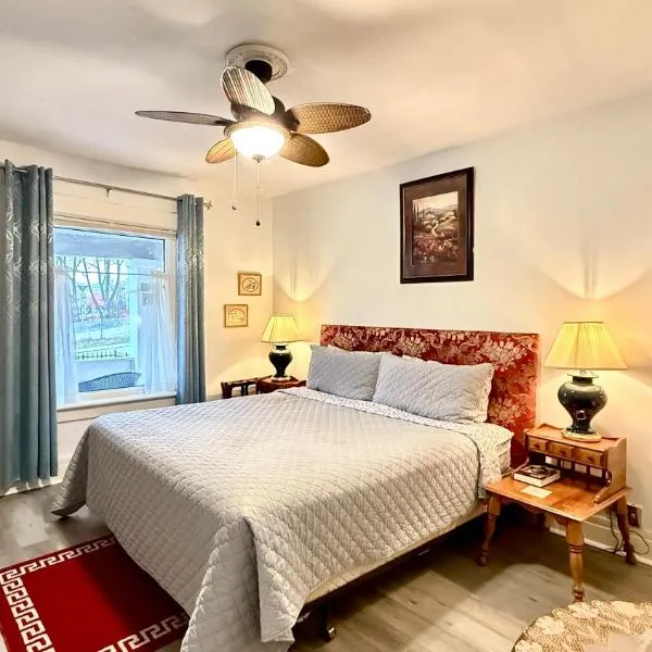 Adorable 2-bedroom unit with jacuzzi beside falls, hotel in Niagara Falls
