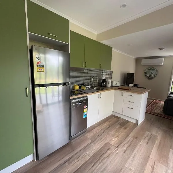 Blackbird Cottage Tiny Home, hotel in Thirlmere