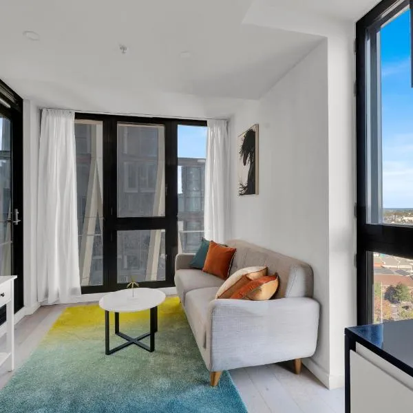 Gorgeous 2bed 2bath apartment near Crown, hotel in Melbourne