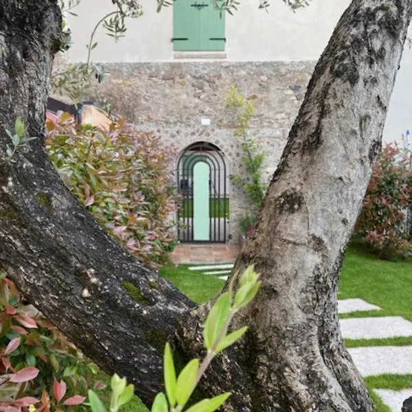 Le Logge del Garda、サン・フェリーチェ・デル・ベナーコのホテル