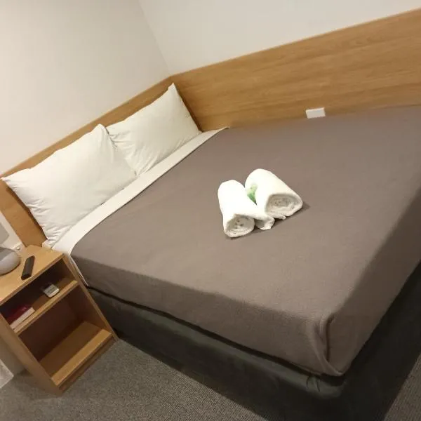 NOAZ Hotel Kampala، فندق في كامبالا