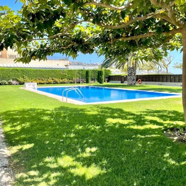 Milenial Marinapark - Apartamento a pie de playa con piscina y parking, hotel v mestu Roses