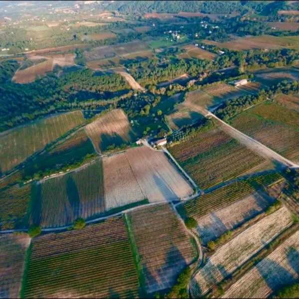 Ferme de restantier, love room, Hotel in La Tour-dʼAigues