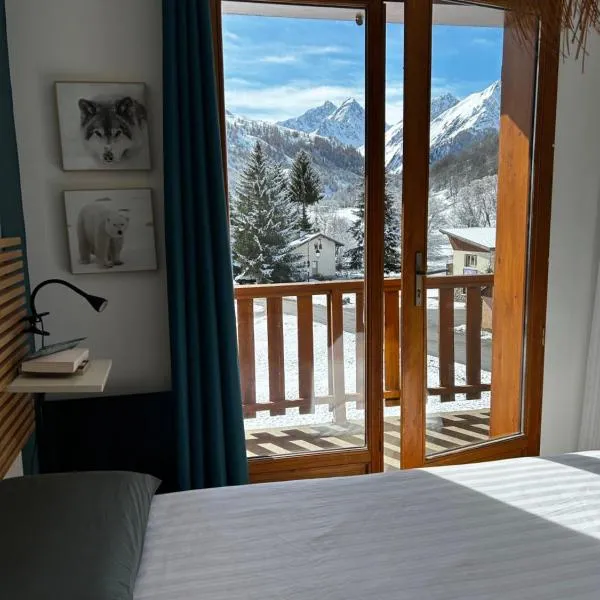 Beautiful apartment in independent chalet, facing mythical Col du Galibier – hotel w mieście Valloire